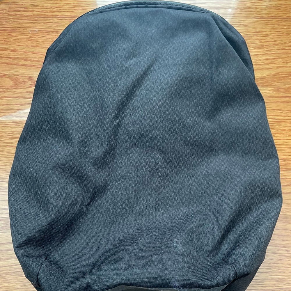 Lululemon Surge Run Reflective Backpack 15L
